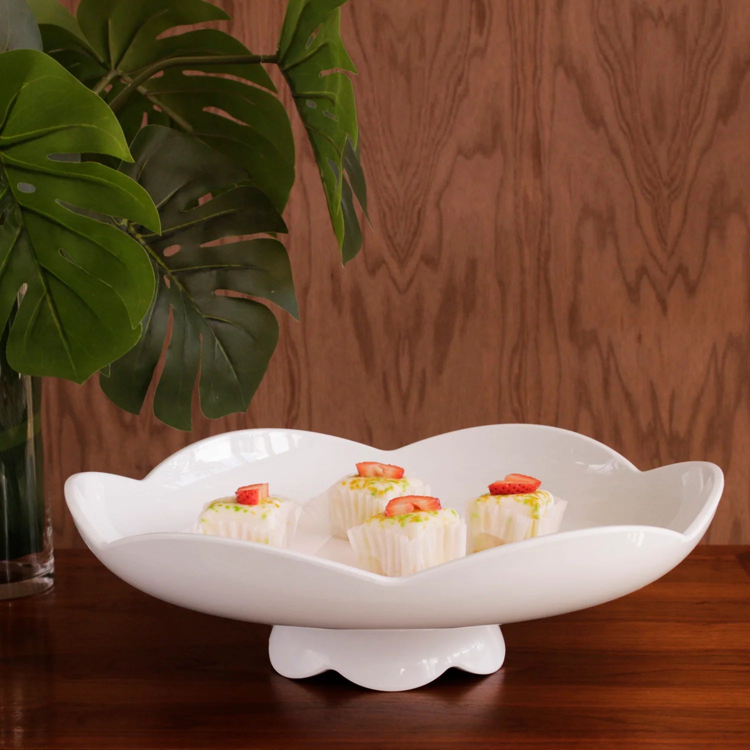 VIDA Amelia Pedestal Cake Plate (White)