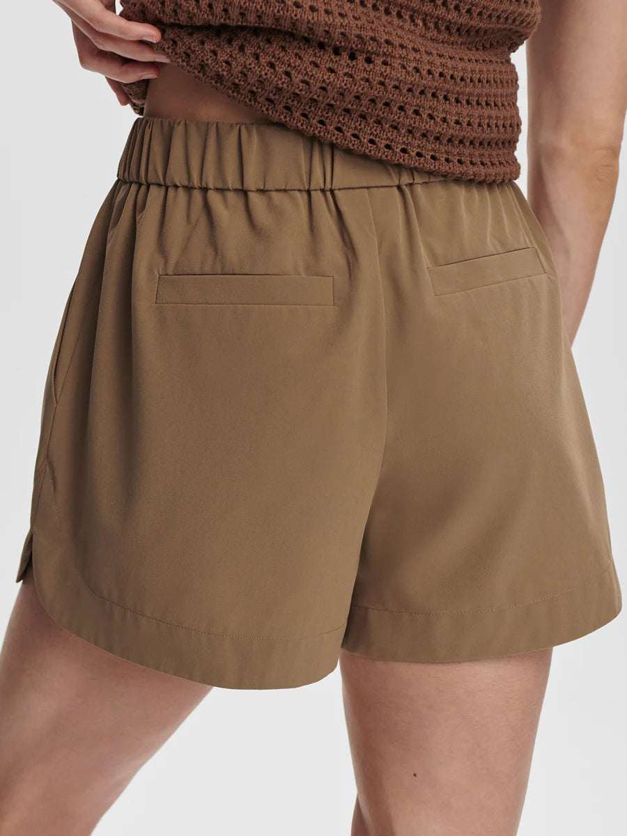 Nila Mid Rise Short 3.5