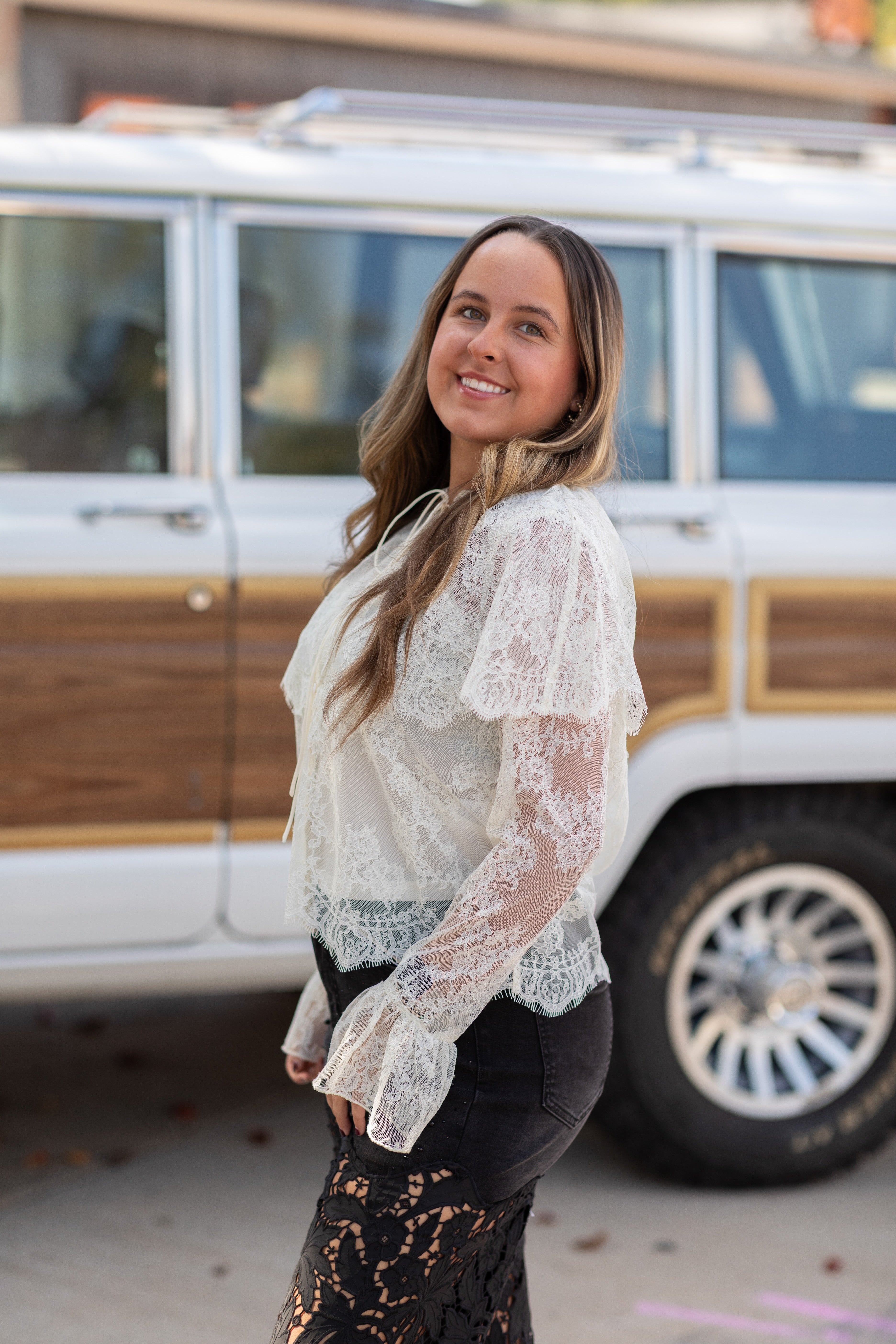 LILI LACE CAPELET TOP