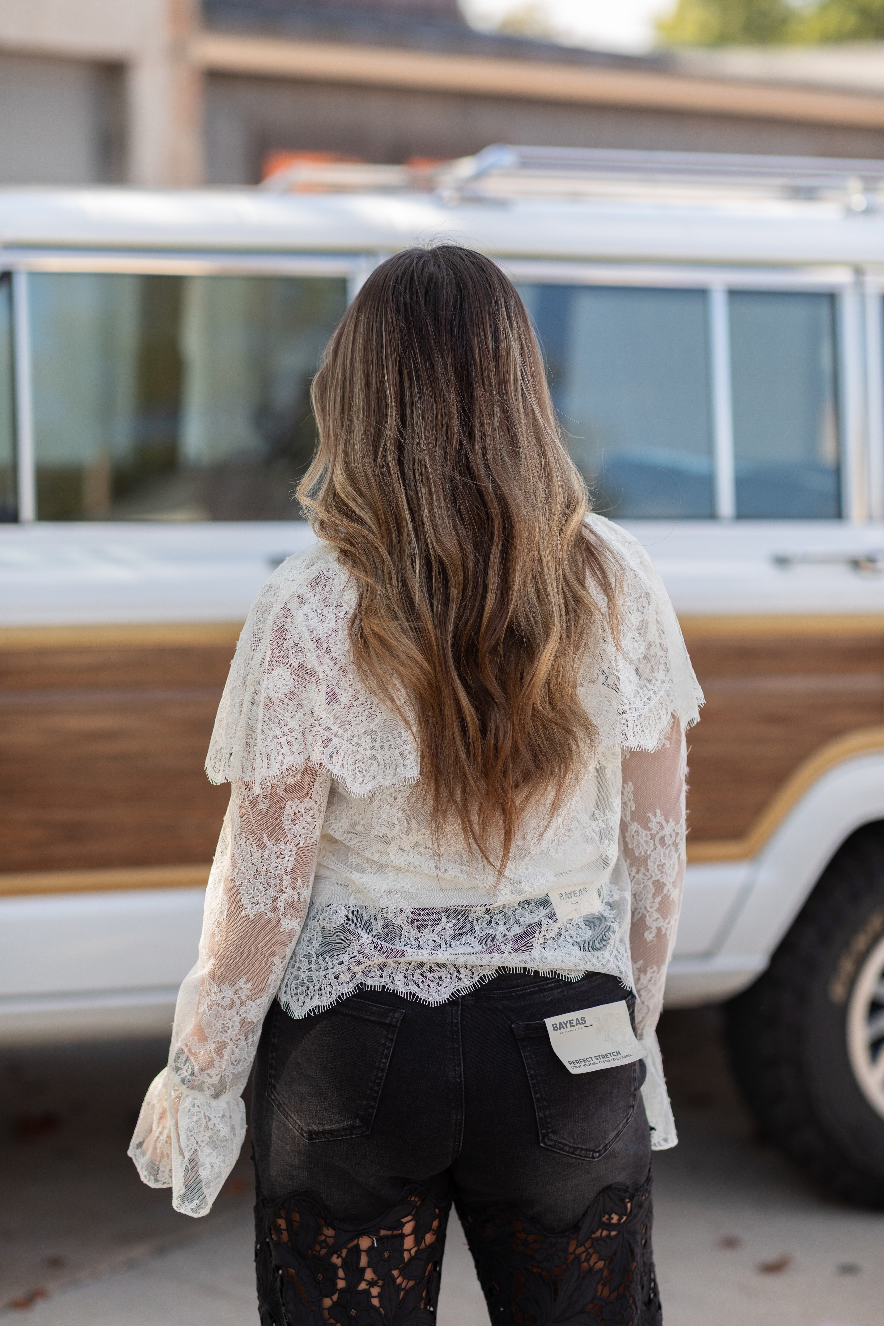 LILI LACE CAPELET TOP