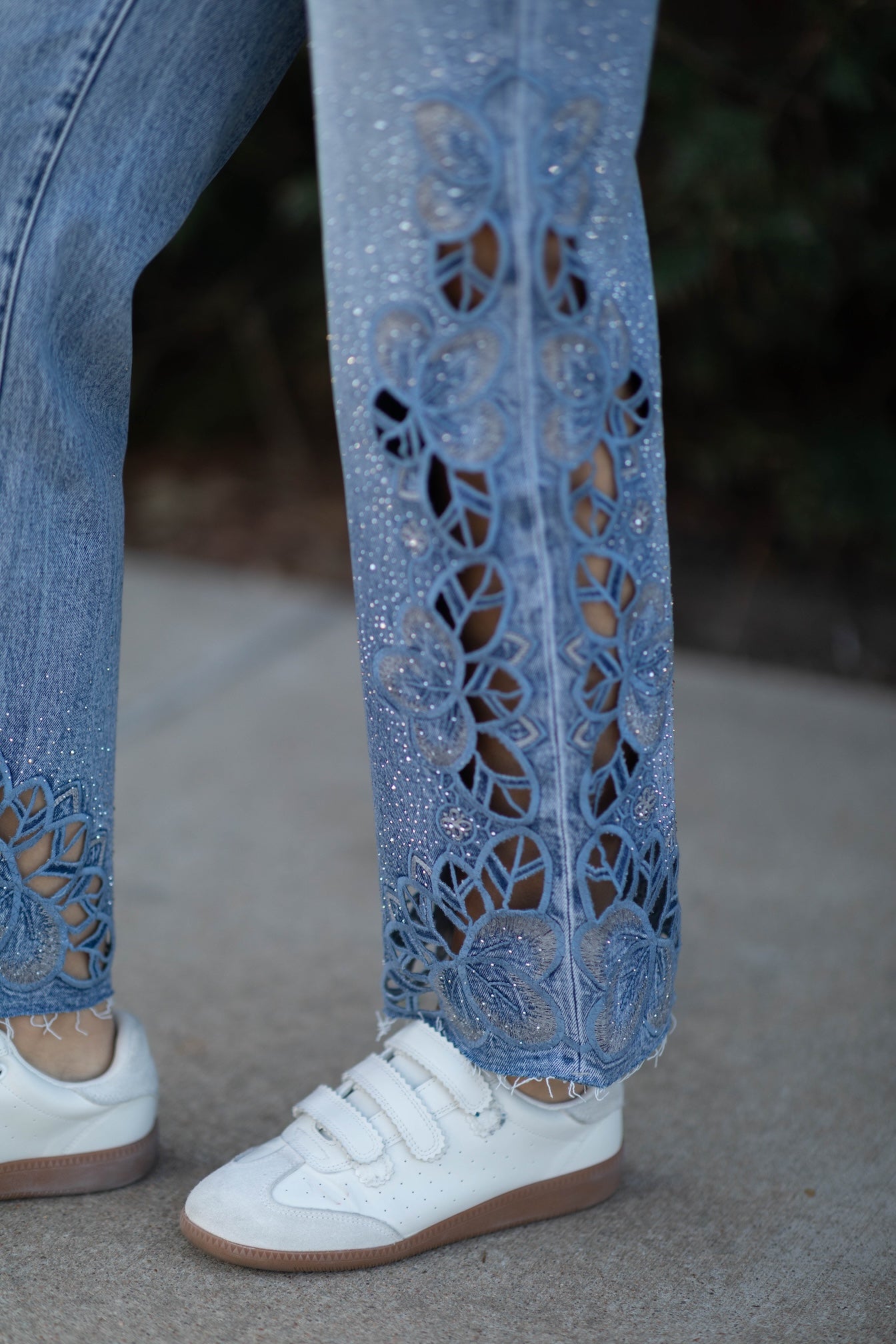 Mid Rise Wide Leg Jeans