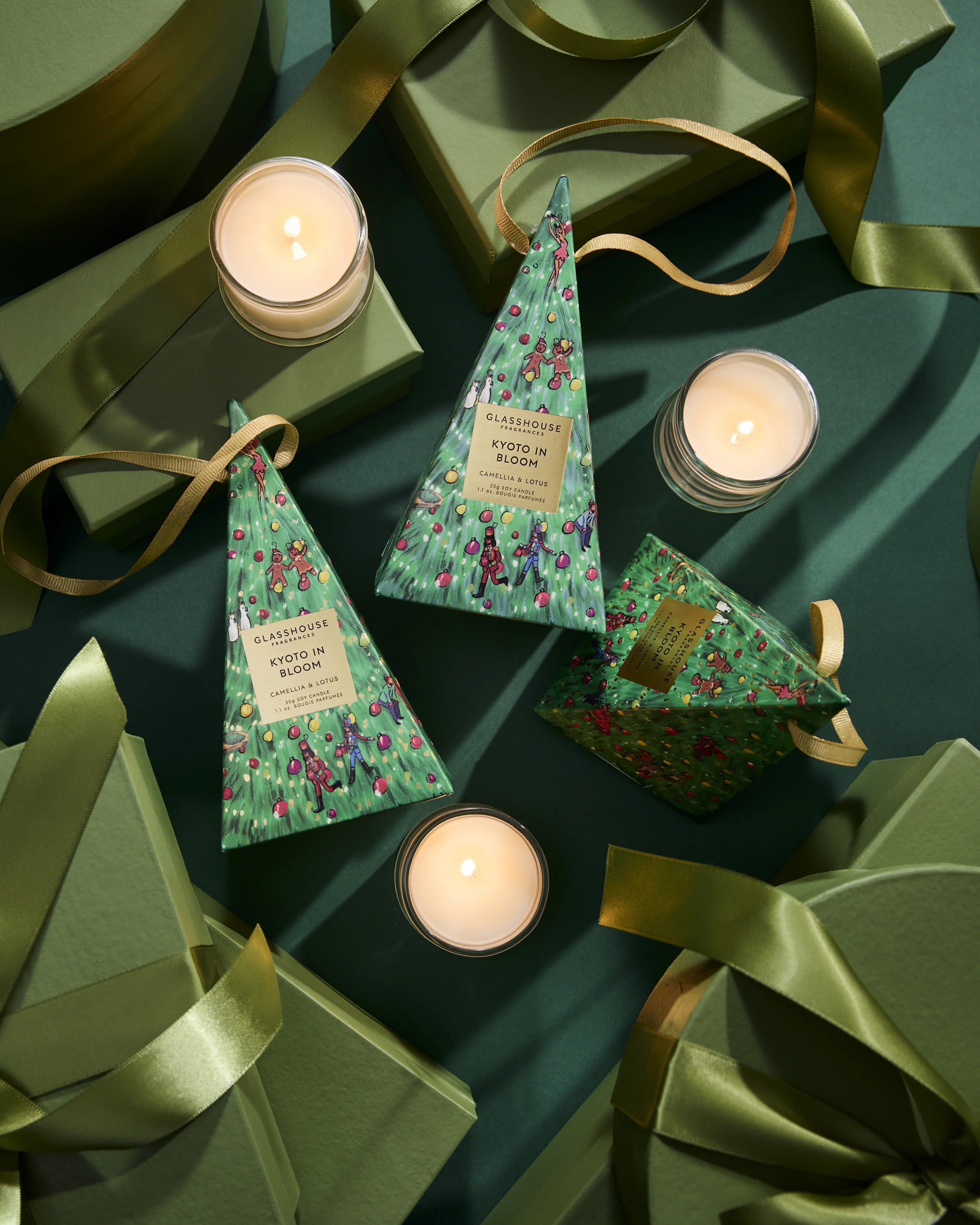 1.06 oz. Christmas Bauble Candle - Kyoto In Bloom