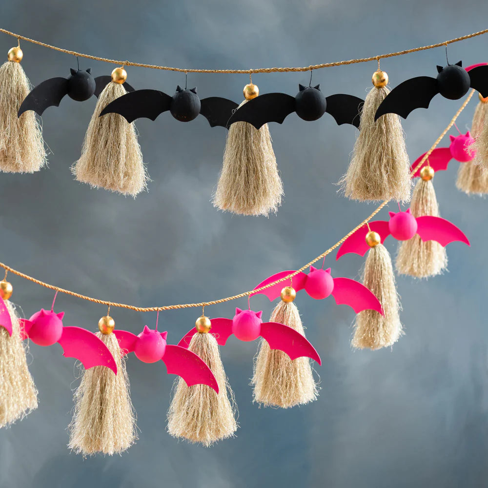 Bat Garland, Black