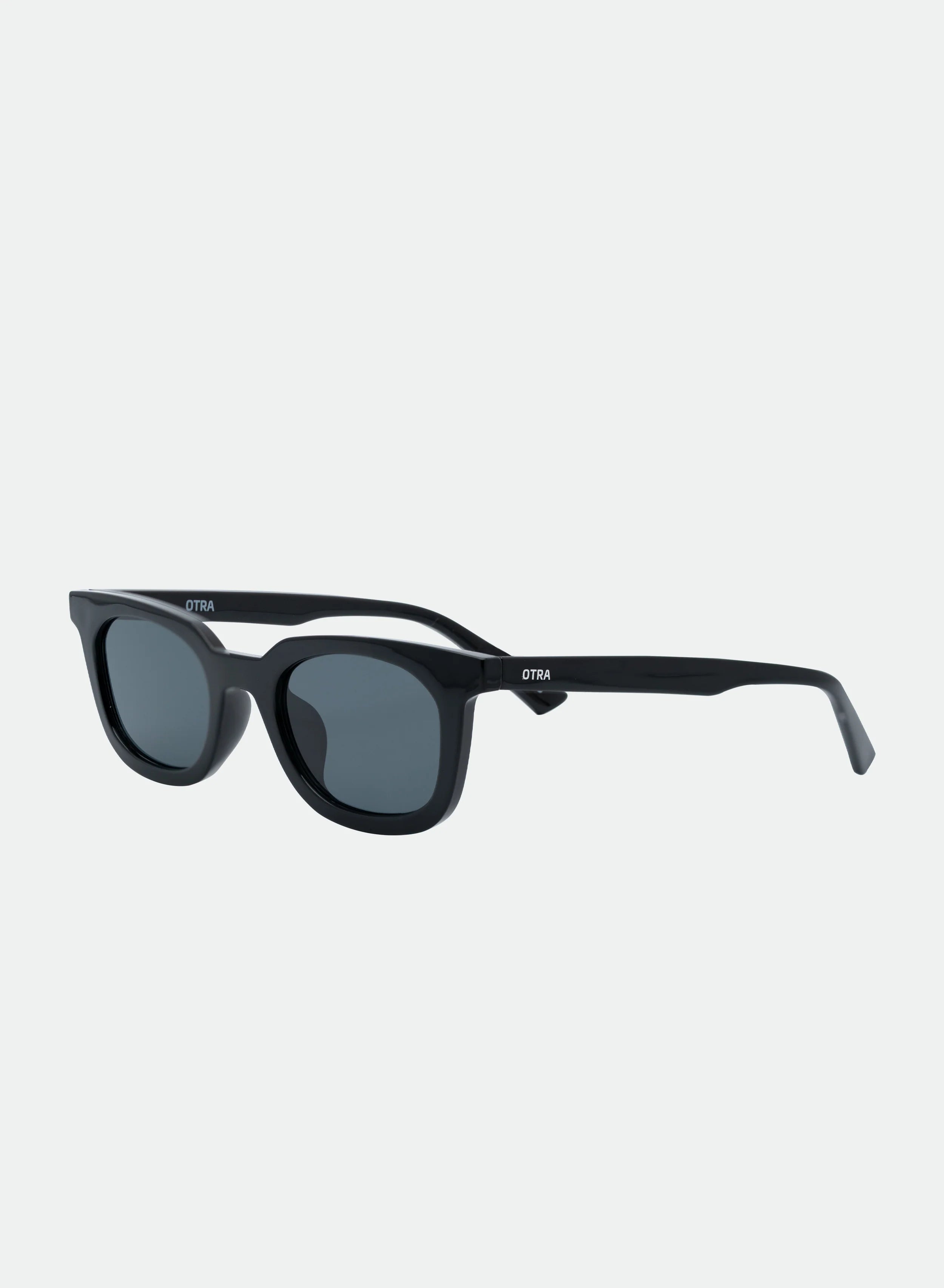 Nia Sunglasses Black/Smoke