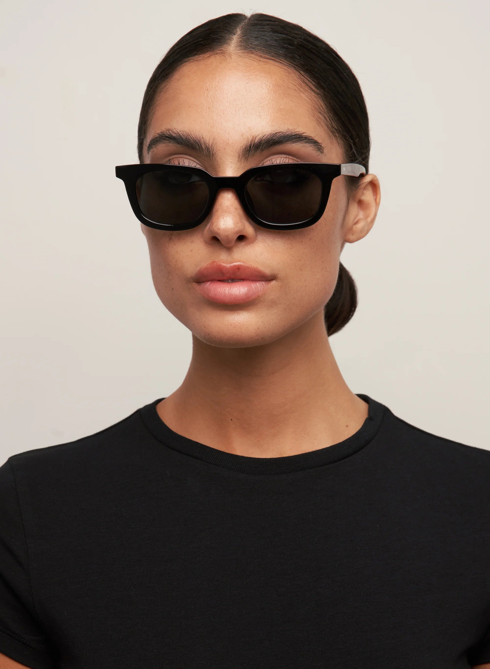Nia Sunglasses Black/Smoke